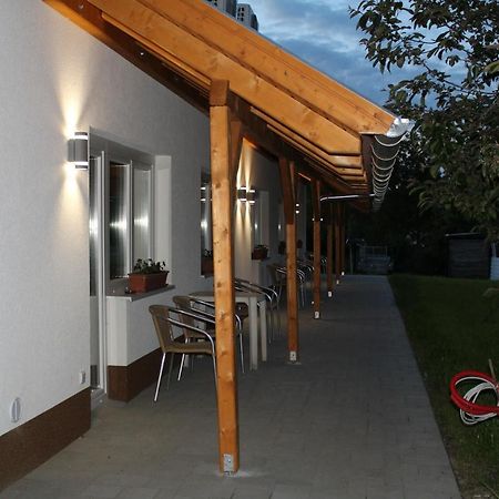 Czermann Holiday Inn Oroszlany Экстерьер фото