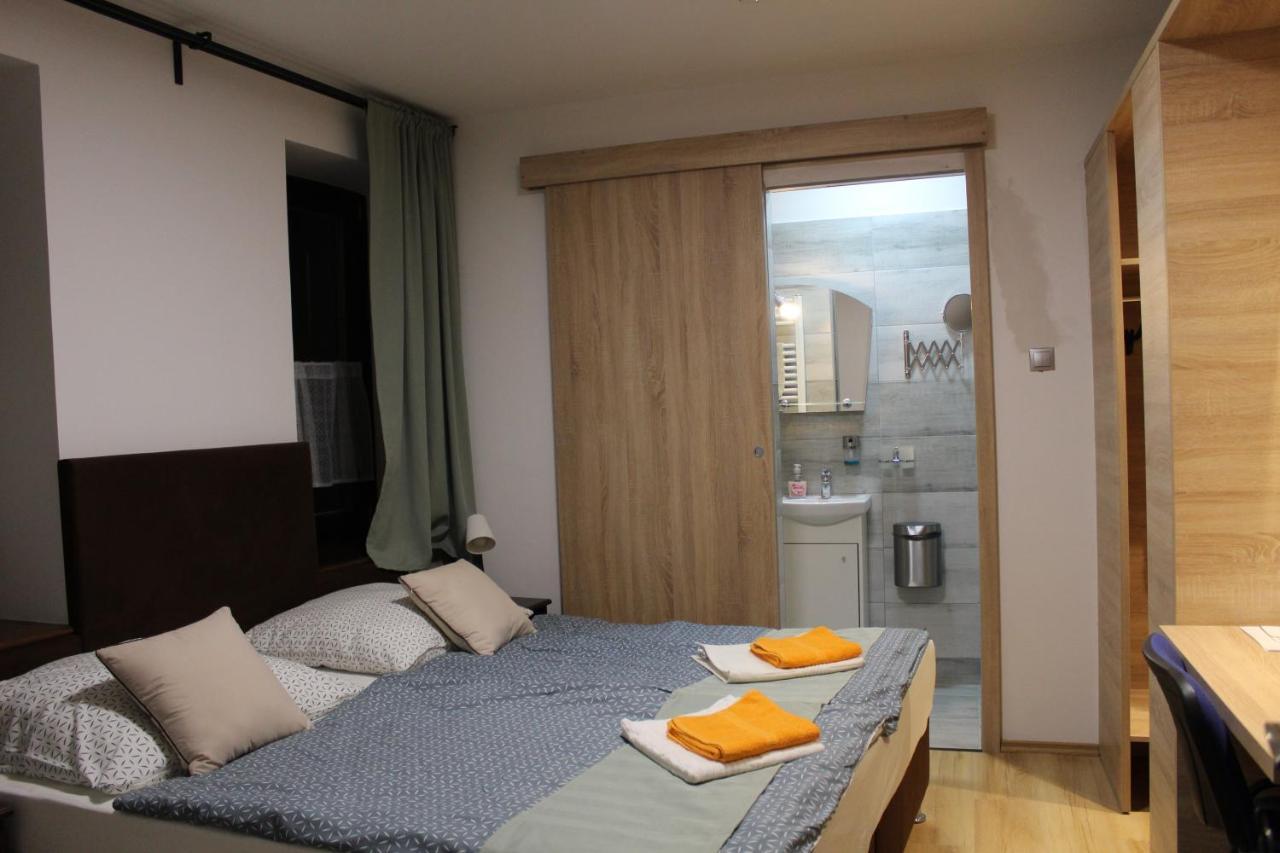 Czermann Holiday Inn Oroszlany Экстерьер фото