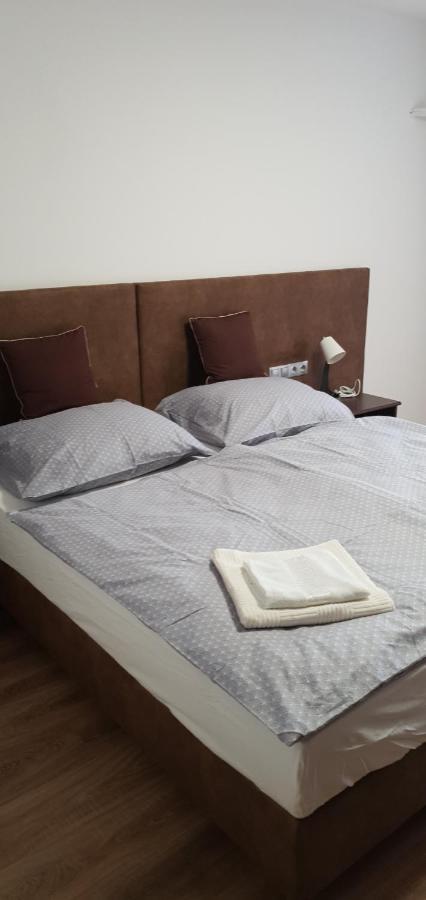 Czermann Holiday Inn Oroszlany Экстерьер фото