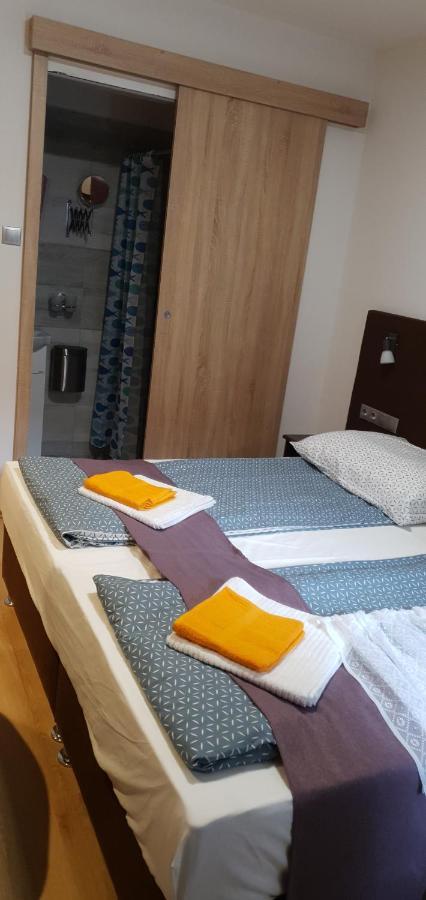 Czermann Holiday Inn Oroszlany Экстерьер фото