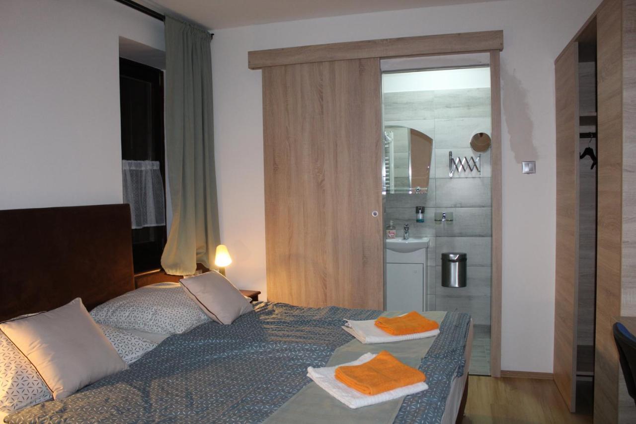 Czermann Holiday Inn Oroszlany Экстерьер фото