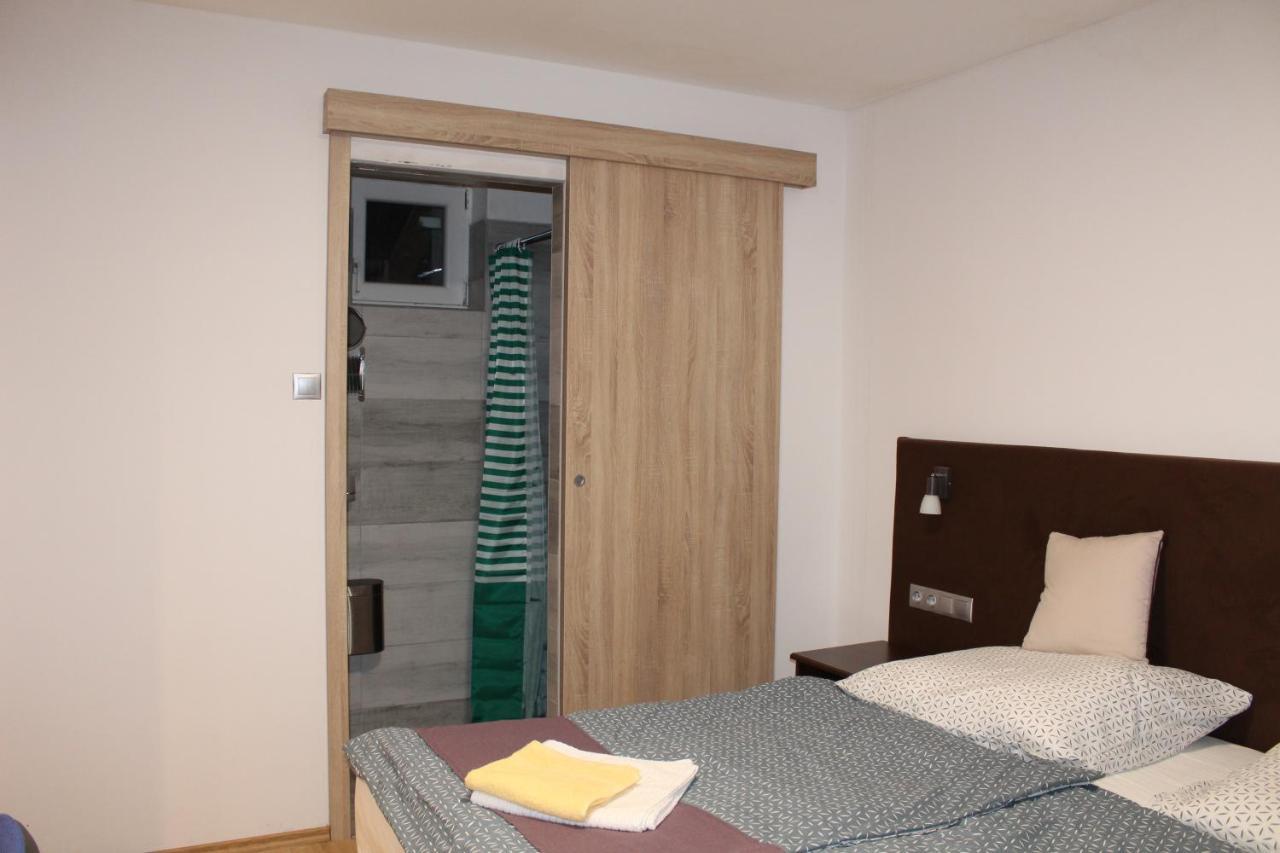 Czermann Holiday Inn Oroszlany Экстерьер фото