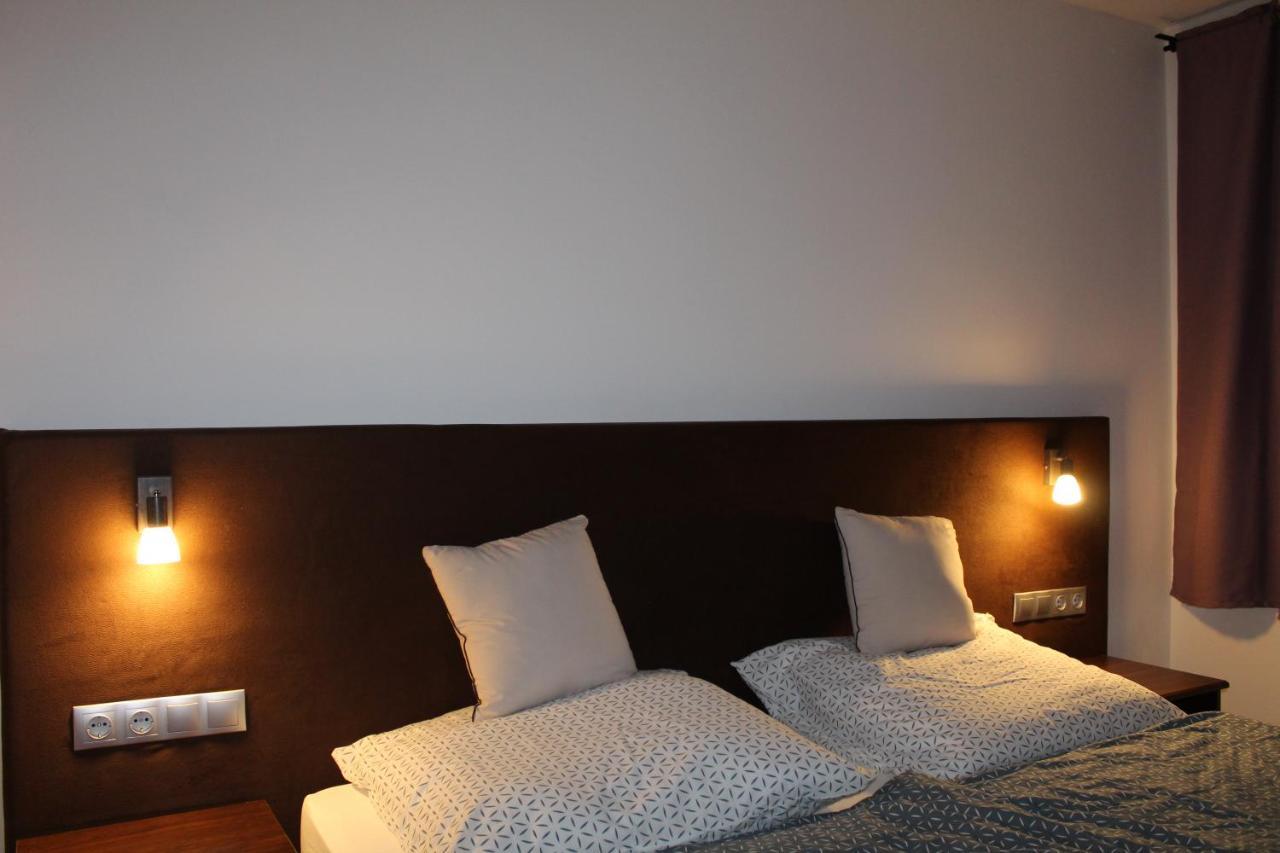 Czermann Holiday Inn Oroszlany Экстерьер фото